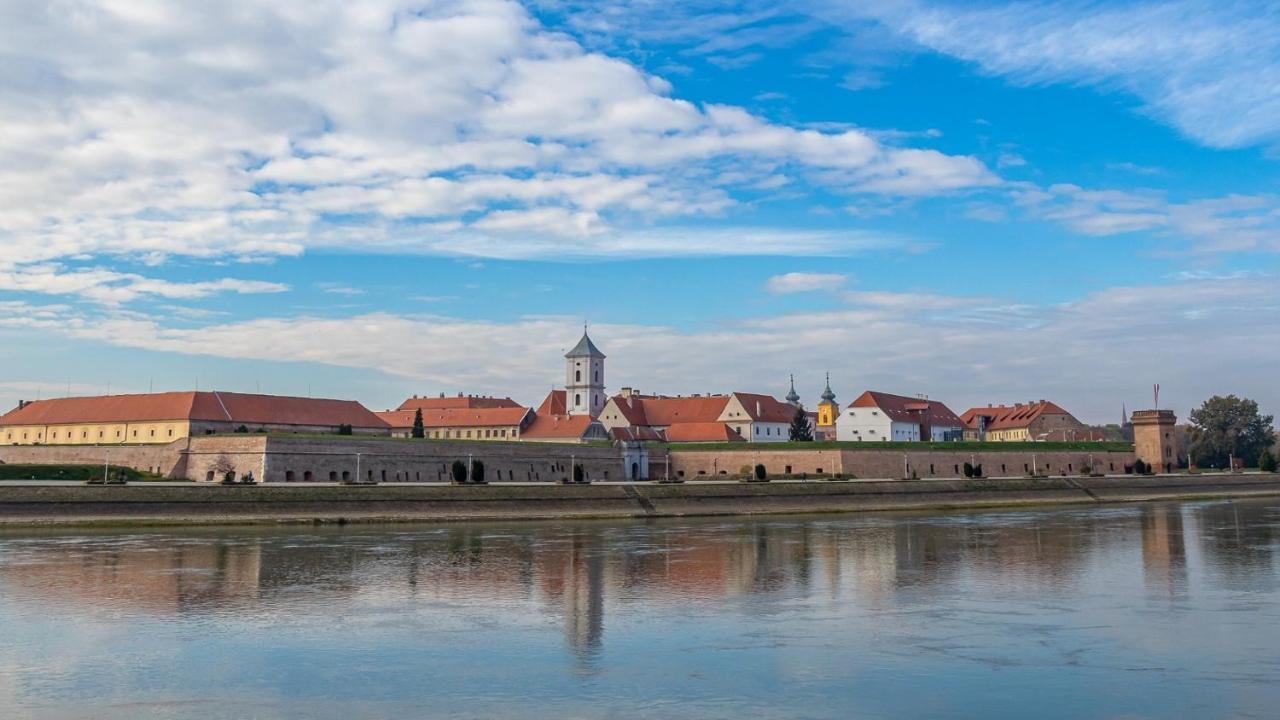 Deluxe Myplace * Osijek